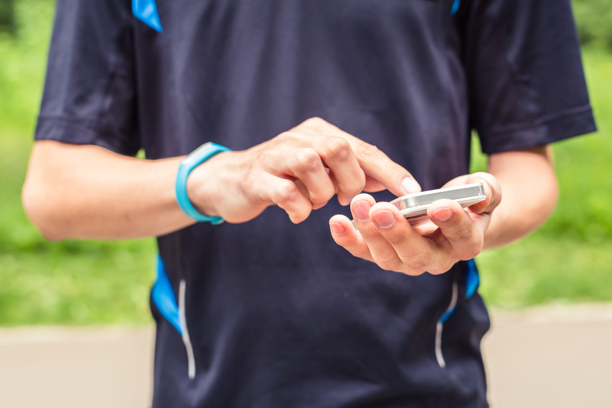 5 Best Minimalist Fitness Trackers Without a Display Screen